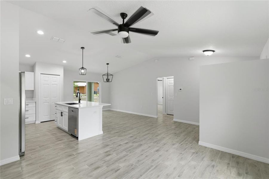 Spacious, unfurnished interior of a new home in , Ocala (Image 7).