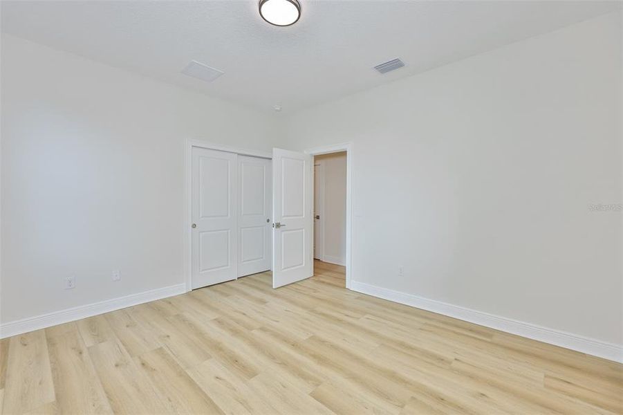 Spacious, unfurnished interior of a new home in , Tampa (Image 25).