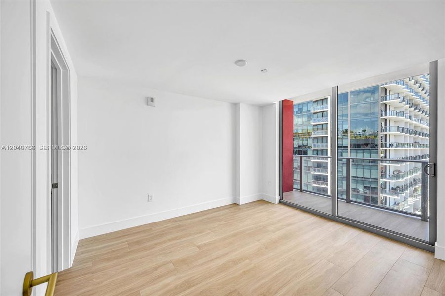 Spacious, unfurnished interior of a new home in , Miami (Image 18).