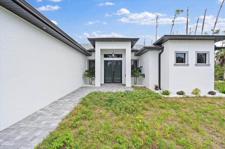 Exterior details and patio area of a home in , Port Charlotte (Image 3).