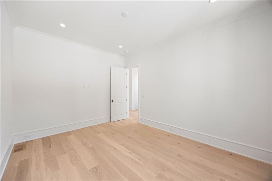 Spacious, unfurnished interior of a new home in , Atlanta (Image 29).