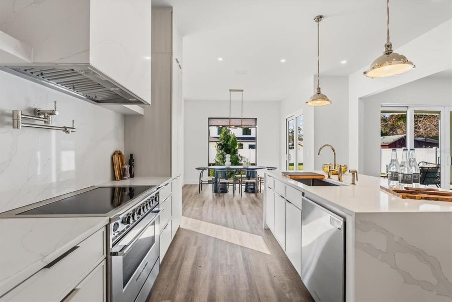 Furnished interior view inside a new home in , Orlando (Image 30).