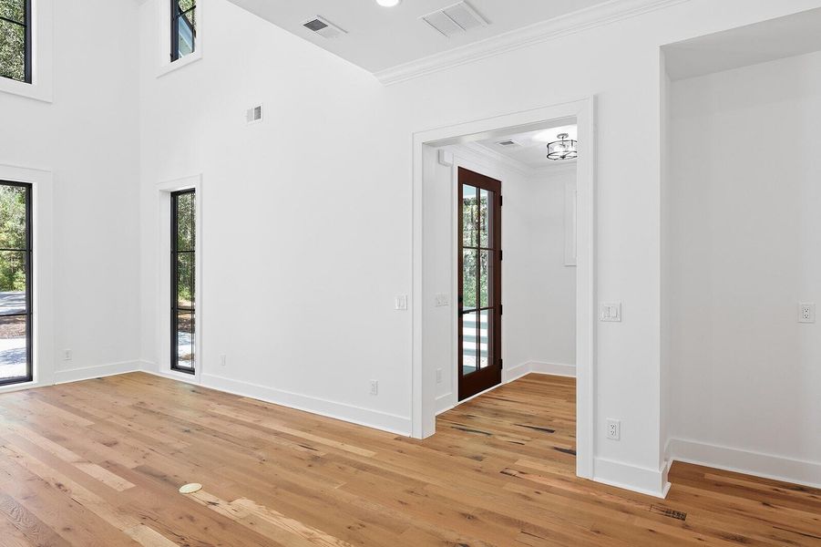 Spacious, unfurnished interior of a new home in , Seabrook (Image 23).