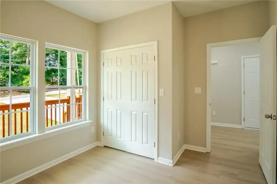 Spacious, unfurnished interior of a new home in , Stockbridge (Image 16).