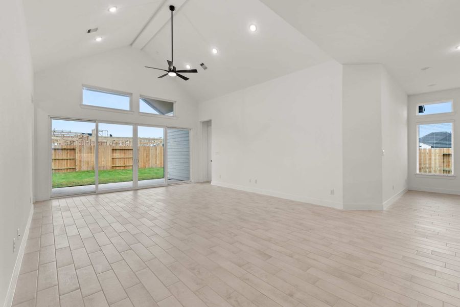 Spacious, unfurnished interior of a new home in Brookewater, Rosenberg (Image 24).