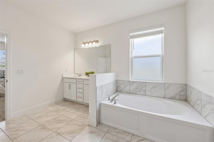 Furnished interior view inside a new home in , Mount Dora (Image 25).