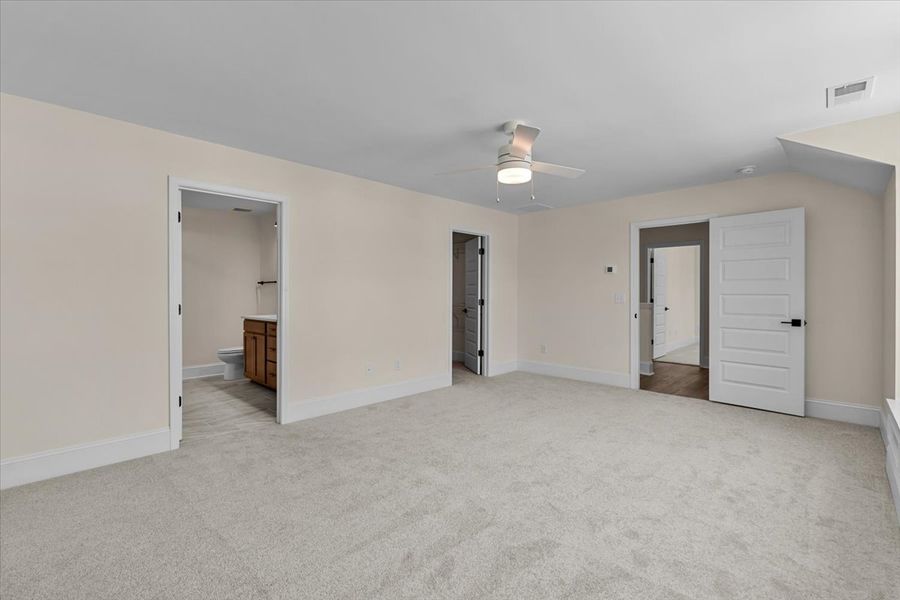 Spacious, unfurnished interior of a new home in Hanes Lake, Winston-Salem (Image 32).