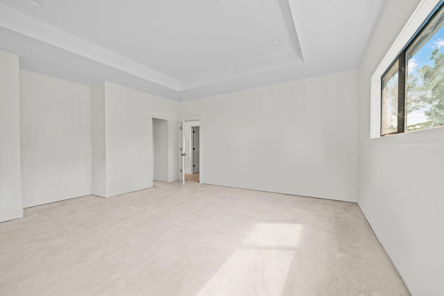 Comfortable secondary bedroom with a versatile layout.