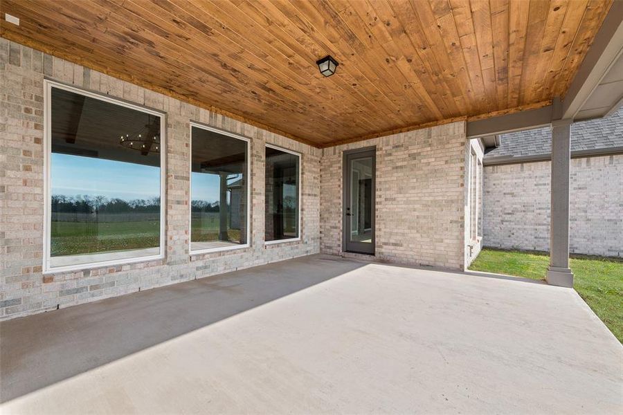Exterior details and patio area of a home in , Caddo Mills (Image 3).