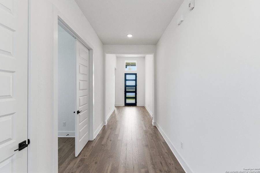 Spacious, unfurnished interior of a new home in Sienna Lakes, San Antonio (Image 38).