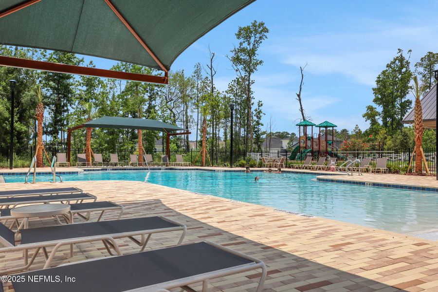 Community amenities in Jennings Farm, Middleburg (Image 14).