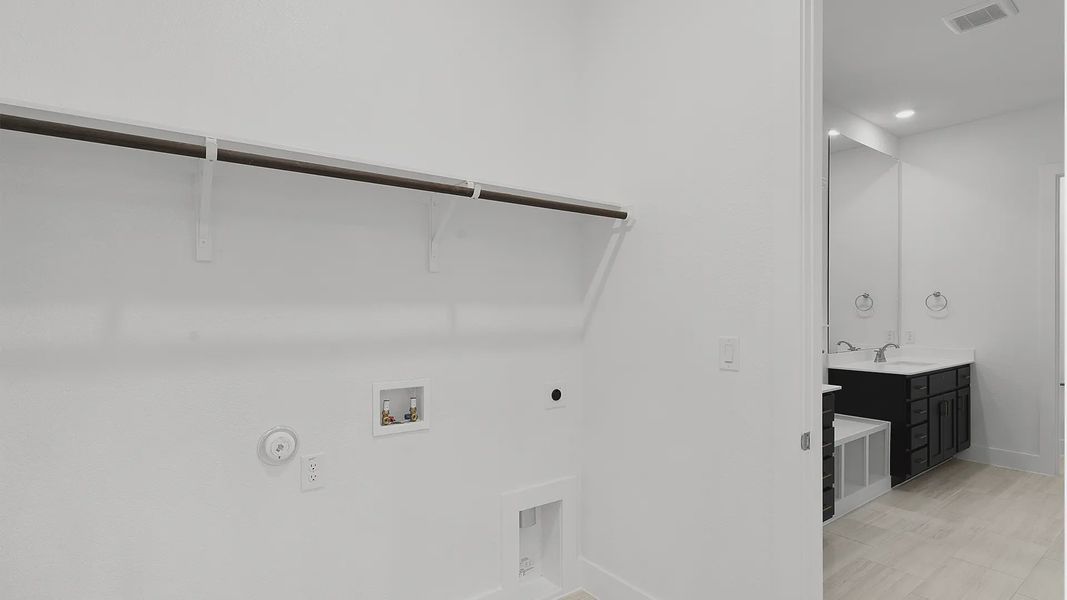 Spacious, unfurnished interior of a new home in Santa Rita Ranch, Liberty Hill (Image 19).