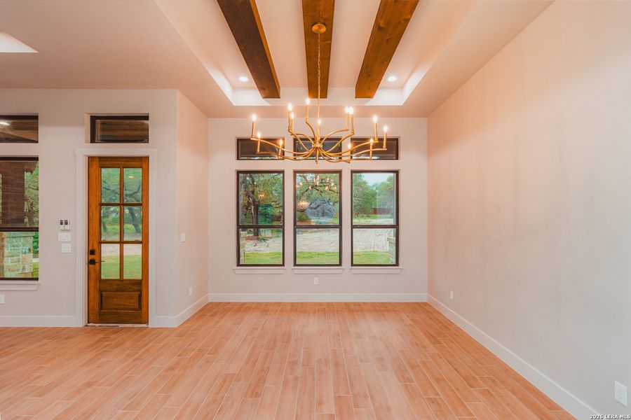 Spacious, unfurnished interior of a new home in , La Vernia (Image 24).