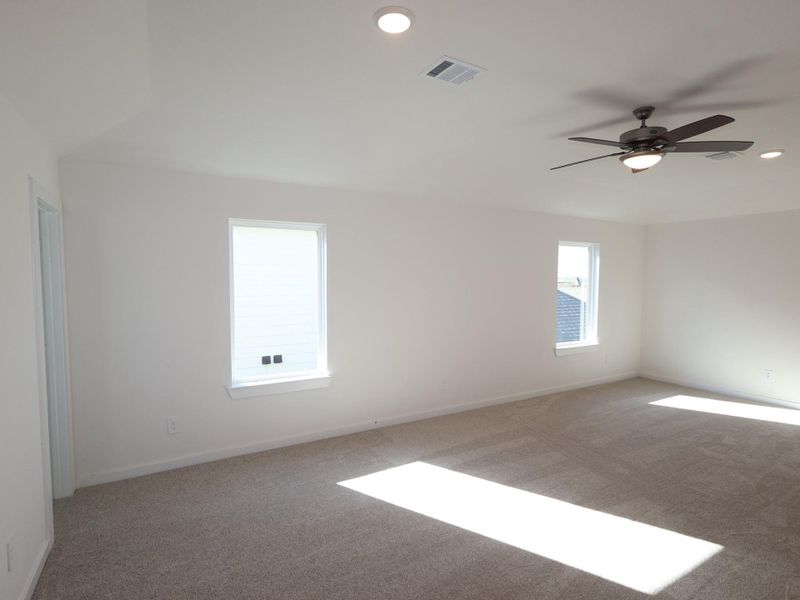 Spacious, unfurnished interior of a new home in Wildrye, Waller (Image 15).