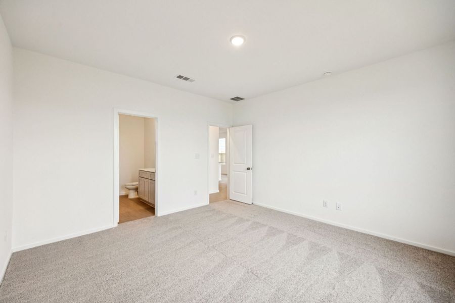 Spacious, unfurnished interior of a new home in Montgomery Bend, Montgomery (Image 26).