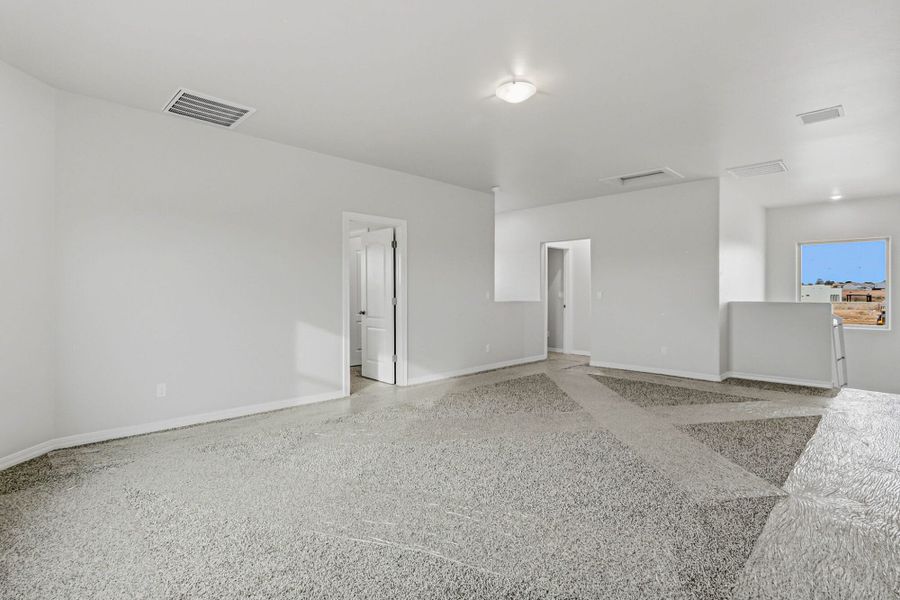 Spacious, unfurnished interior of a new home in Campo Del Sol, El Paso (Image 15).