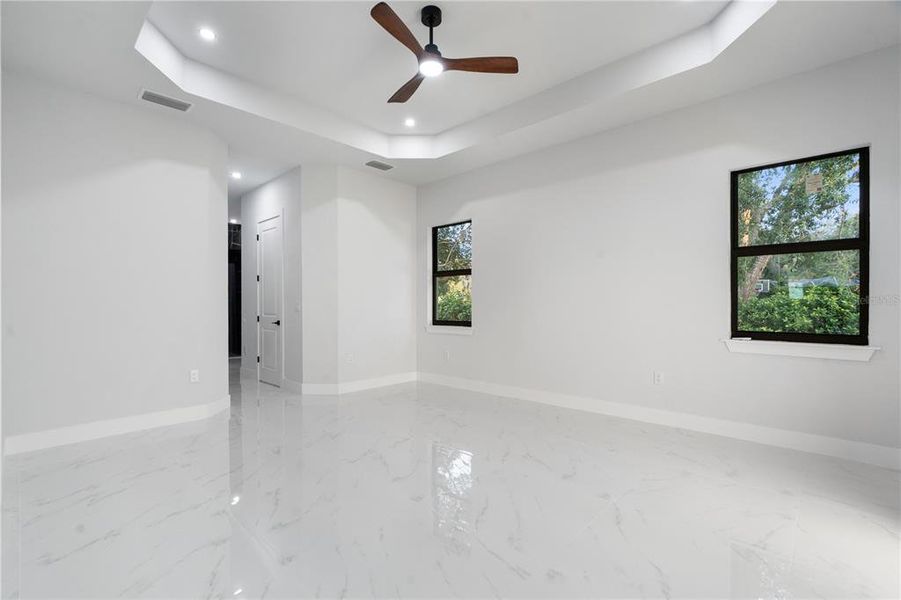 Spacious, unfurnished interior of a new home in , Weeki Wachee (Image 28).