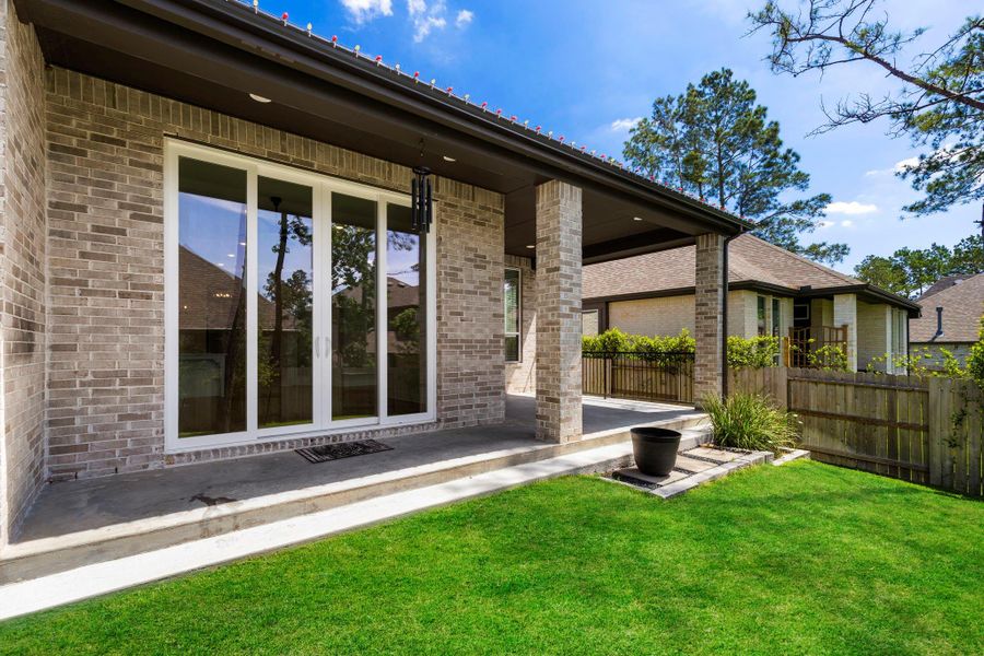 Exterior details and patio area of a home in Woodforest, Montgomery (Image 30).