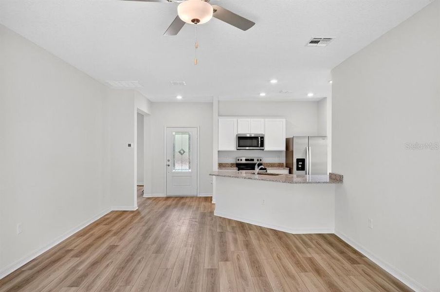 Spacious, unfurnished interior of a new home in , Deltona (Image 31).