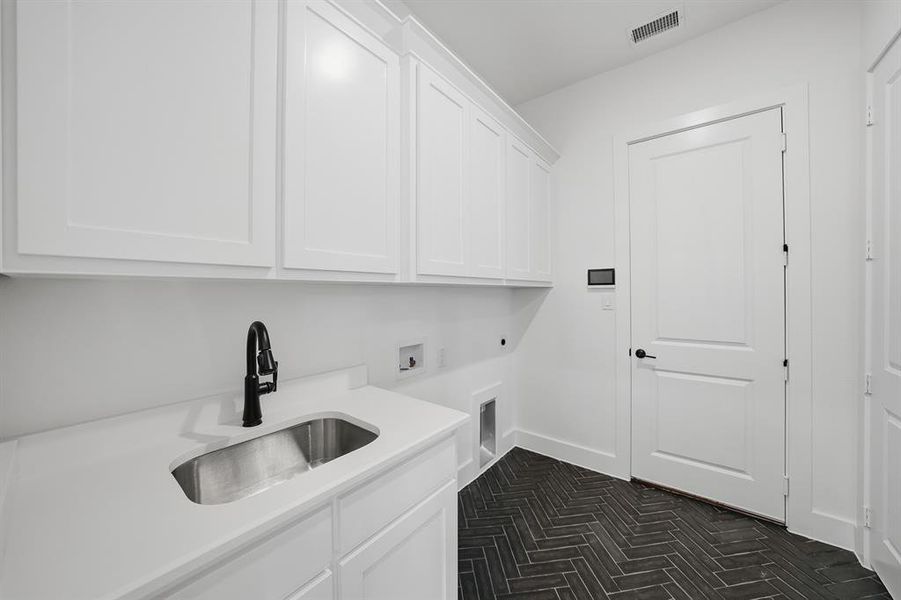 Furnished interior view inside a new home in , Prosper (Image 11).