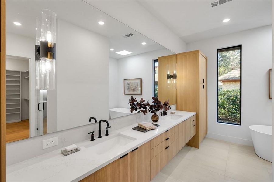 Furnished interior view inside a new home in , Farmers Branch (Image 27).