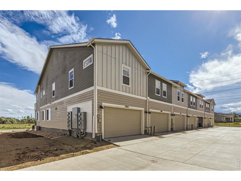Front exterior of a new home in Mountain Brook, Longmont, CO, highlighting curb appeal (Image 20). Front exterior of a new home in Mountain Brook, Longmont, CO, highlighting curb appeal (Image 20).