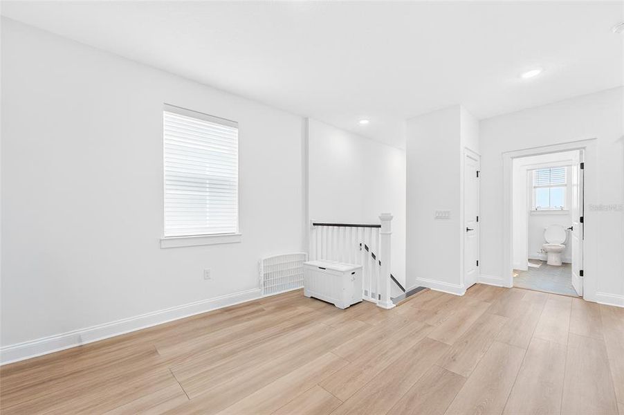 Spacious, unfurnished interior of a new home in , Winter Garden (Image 22).