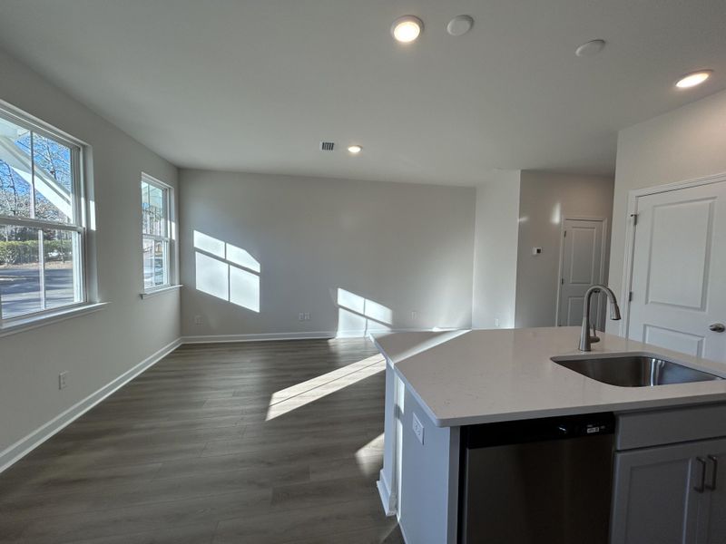 Spacious, unfurnished interior of a new home in , Summerville (Image 19).