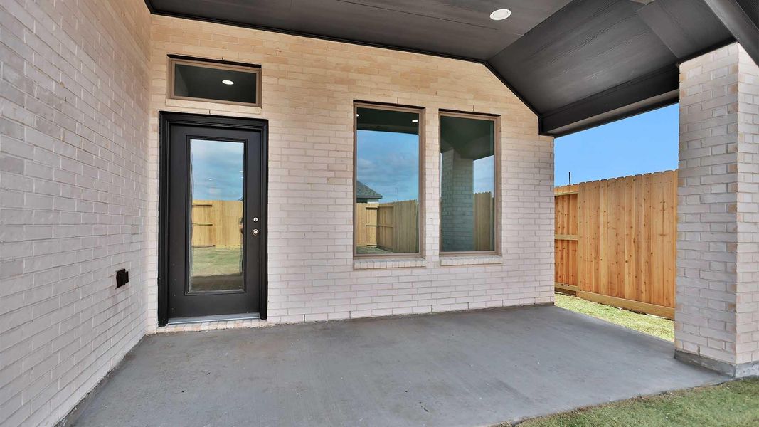 Exterior details and patio area of a home in Candela, Richmond (Image 3).