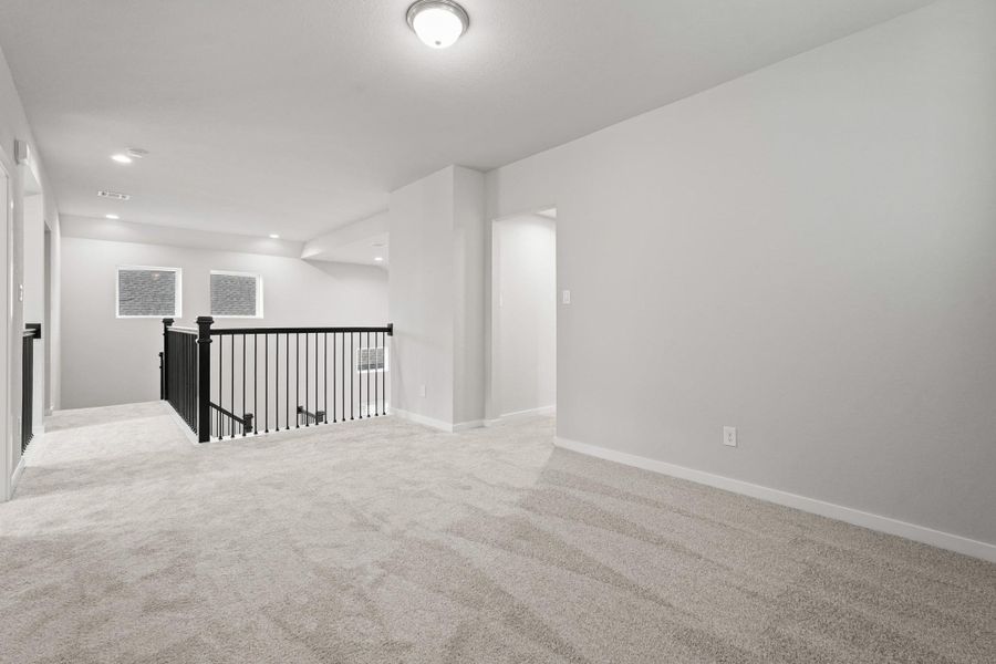 Spacious, unfurnished interior of a new home in Morton Creek Ranch, Katy (Image 8).