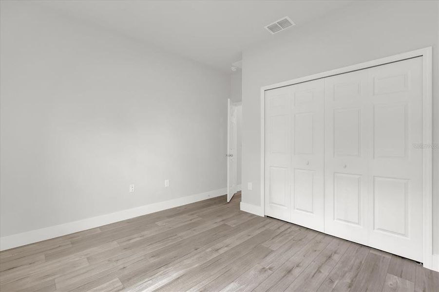 Spacious, unfurnished interior of a new home in , Citrus Springs (Image 24).