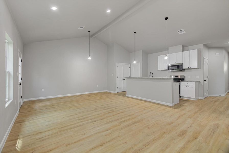Spacious, unfurnished interior of a new home in , Beaumont (Image 22).
