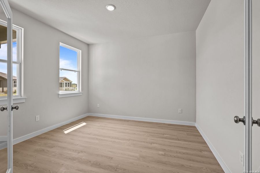 Spacious, unfurnished interior of a new home in Hiddenbrooke, Seguin (Image 30).