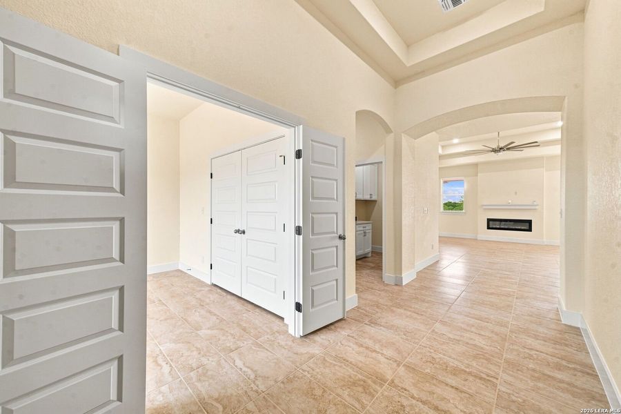 Spacious, unfurnished interior of a new home in , Pleasanton (Image 18).