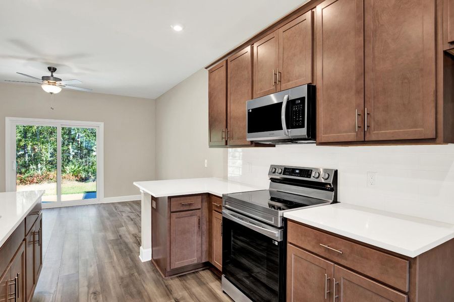 Modern Drift Cabinets Kitchen with Stainless Steel Appliances – 238 Haisley Run