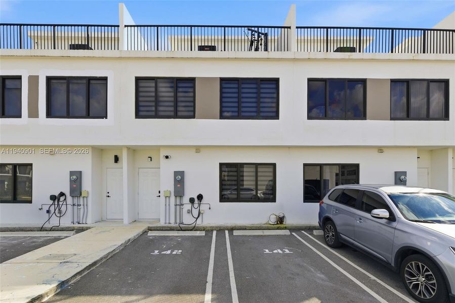 Condo located in Homestead, FL showcasing its design and architecture (Image 5).