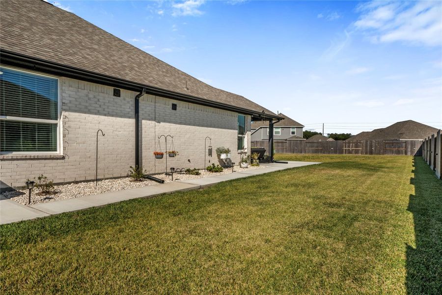 Exterior details and patio area of a home in , Mont Belvieu (Image 4). Exterior details and patio area of a home in , Mont Belvieu (Image 4).