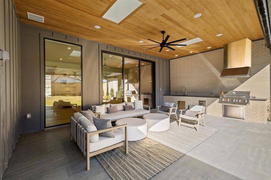 Exterior details and patio area of a home in , Farmers Branch (Image 21).