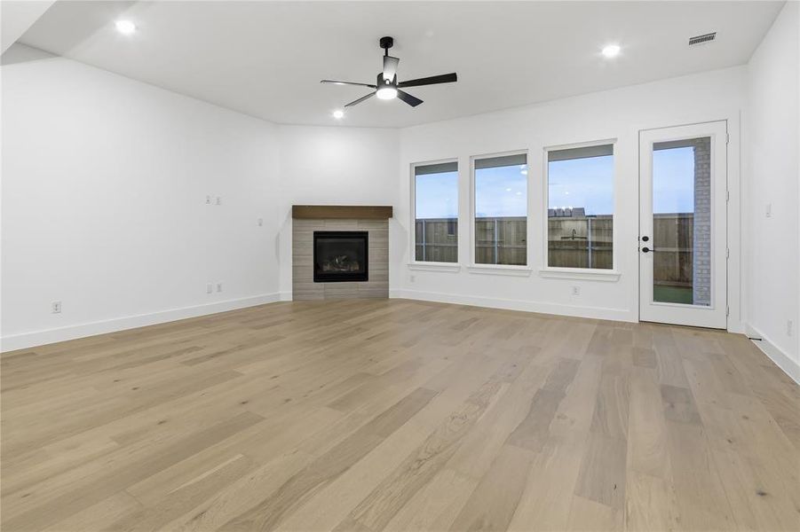 Spacious, unfurnished interior of a new home in Pecan Grove, Burleson (Image 15).