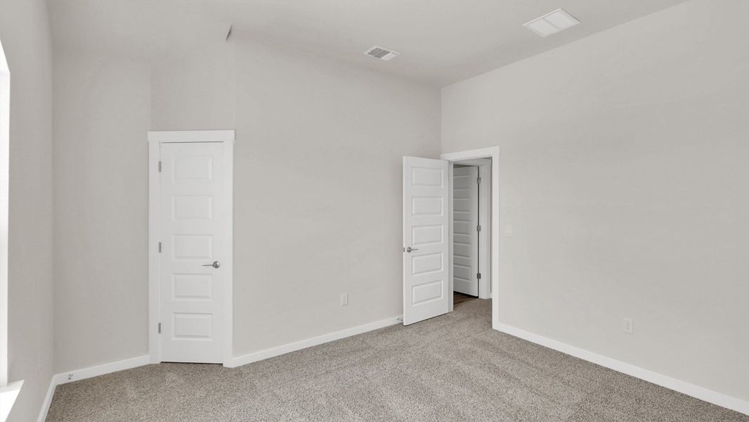 Spacious, unfurnished interior of a new home in Rosenbusch Ranch, Leander (Image 27).