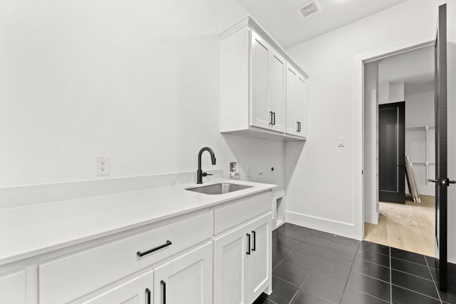 Representative furnished interior of a home built from the 6051 by Tradition Homes in Mustang Lakes, McKinney (Image 9).