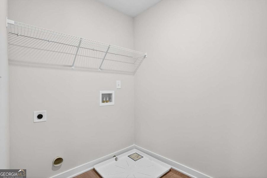 Spacious, unfurnished interior of a new home in The Fairways at Mirror Lake, Villa Rica (Image 65). Spacious, unfurnished interior of a new home in The Fairways at Mirror Lake, Villa Rica (Image 65).