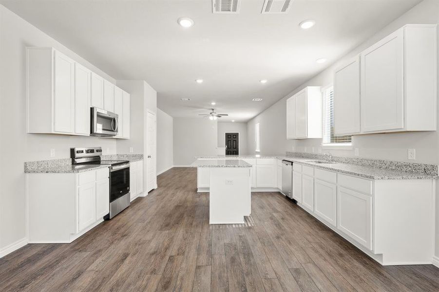 Furnished interior view inside a new home in Deer Creek, Crowley (Image 5).