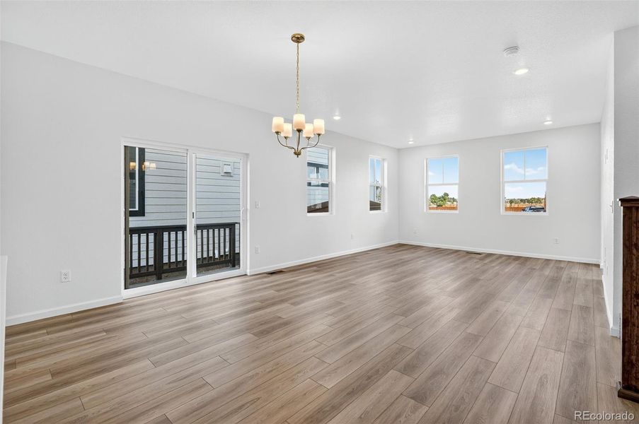 2118 Wagon Wheel Aly ~ Ready Now