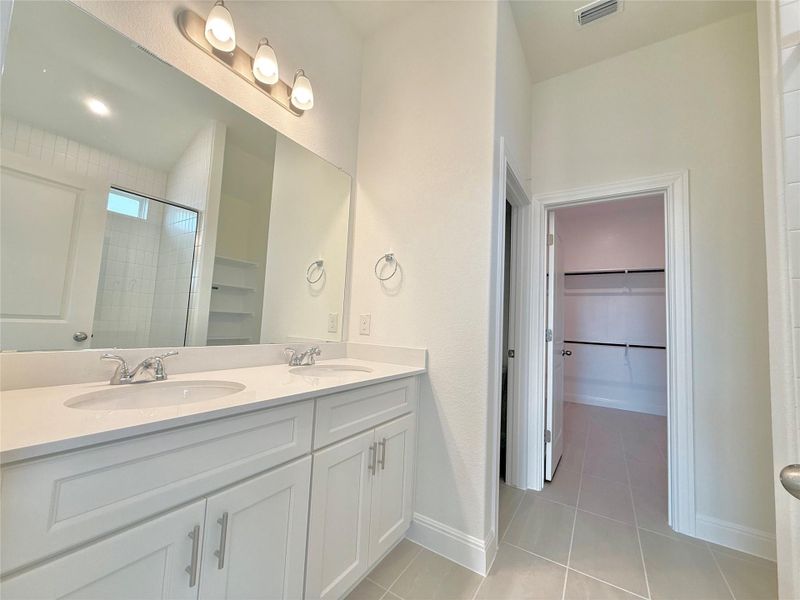 Furnished interior view inside a new home in Porter Country, Buda (Image 8).