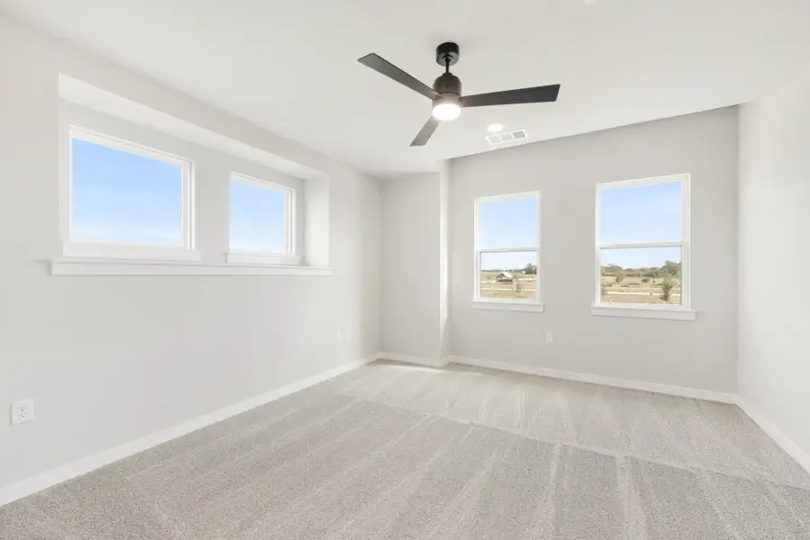 Spacious, unfurnished interior of a new home in Ten Mile Creek, Celina (Image 38).