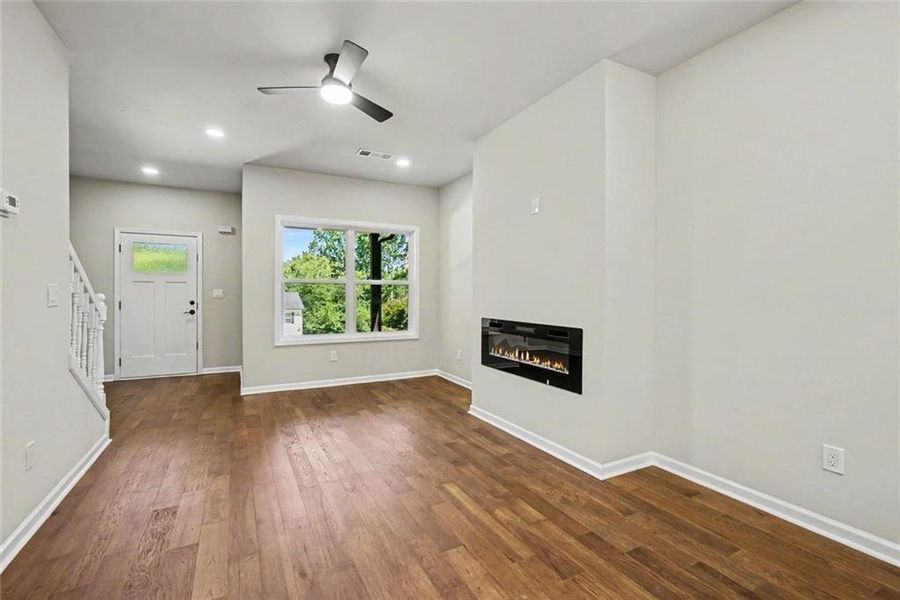 Spacious, unfurnished interior of a new home in , Gainesville (Image 24).