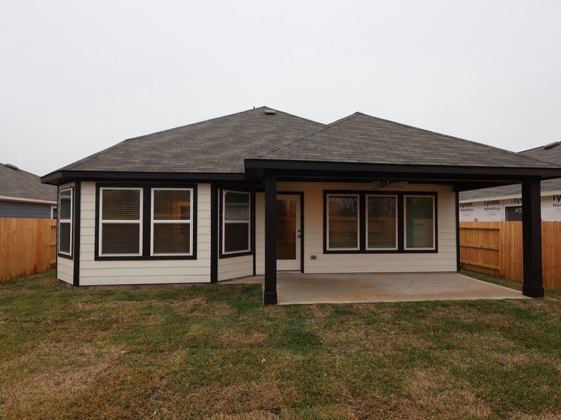 Exterior details and patio area of a home in Ambrose, La Marque (Image 19).