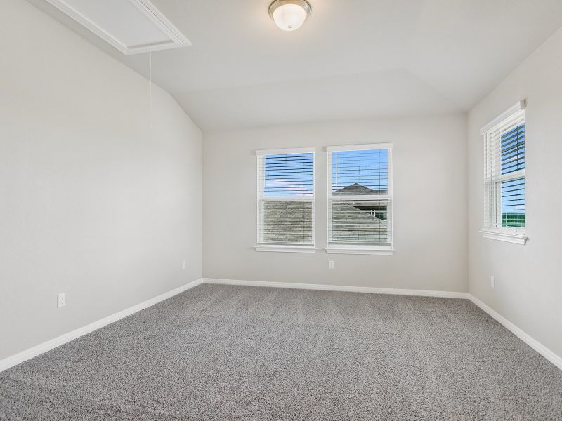 Spacious, unfurnished interior of a new home in Butler Farms - Reserve Collection, Liberty Hill (Image 8).