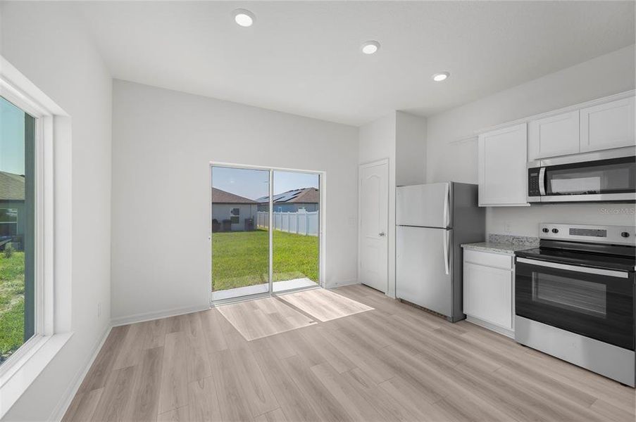 Spacious, unfurnished interior of a new home in Gum Lake Preserve, Lake Alfred (Image 14).